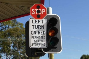 amber light stop left turn on red