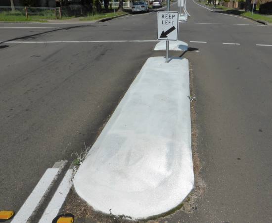 pedestrian refuge keep left